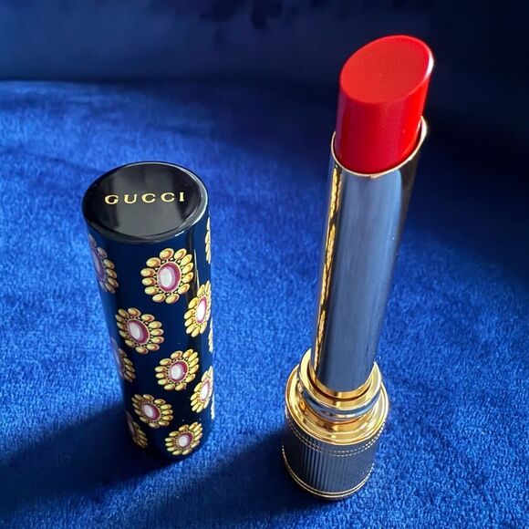 GUCCI ROUGE DE BEAUTÉ BRILLANT – GOLDIE RED 25 | GLOW EDITION - Picture 6 of 17